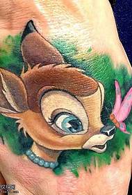 søt sika hjort tatoveringsmønster på baksiden