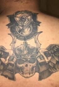 skedelTattoo seuntjie agter op die rug en vlerke tatoeëer prentjie