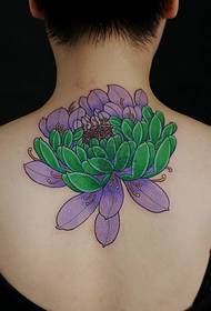 warna corak tatu bunga di belakang leher