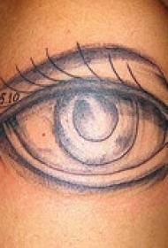 modello realistico del tatuaggio dell'occhio della ragazza del braccio