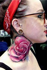 osobna ženska vratna moda dobro izgledajuće boje lotus tattoo slika