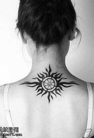 Kaklo srauto klasikinis „Totem“ saulės tatuiruotės raštas