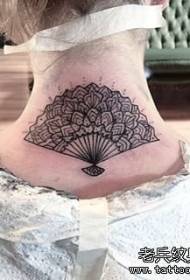línea de abanico de cuello tatuaje de van Gogh