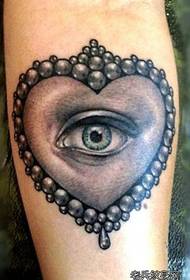 Boss tattoo raadde een liefde oog tattoo werk aan