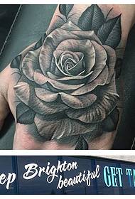 käsi takaisin ruusu tatuointi malli