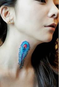 아름다운 목 색 아름다운 깃털 문신 사진 그림