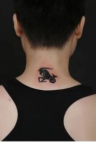 pojan kaula tuore pieni vuohen totem tatuointi kuva