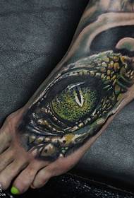 modello realistico del tatuaggio dell'occhio del piede
