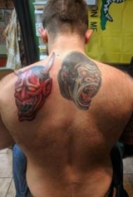 back tattoo นักเรียนชายและนักเรียนหญิงที่ด้านหลังของอุรังอุตังและ Prajna สักภาพ