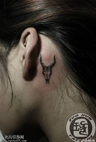 жіноче вухо невеликий свіжий татуювання антилопи