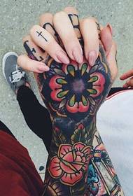 ຄູ່ຜົວເມຍຕາມຖະຫນົນກັບຄືນໄປບ່ອນຂອງມື tattoo tattoo tattoo