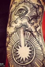 Талия на татуировката на татуировката на Бог на очите