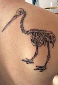 Bocah tato balung bali ing gambar tato balung Burung ireng