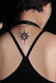 малюнок татуювання на задніх шиях мода тотем