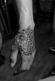 Tatuaje tótem alternativo de van Gogh en branco e negro