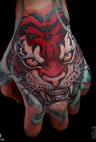ruka zpět tygr tetování vzor