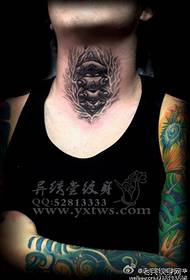 modello del tatuaggio dell'osso freddo del collo dell'uomo