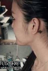 modello di tatuaggio totem piccolo precoce