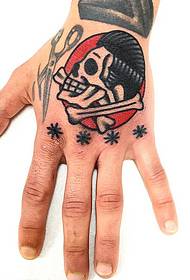 hand terug schaar schedel tattoo patroon