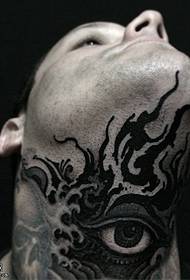 tatoveringsmønster i nakkeøyet