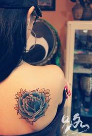 modna dekleta ramenske vrtnice Tattoo vzorec