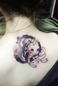 皙 A fehér hátsó tetoválás nagyon aranyos