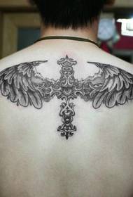 tatuaggio di personalità ali incrociate
