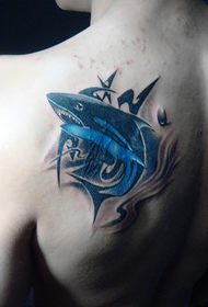 iphethini ye-back shark tattoo