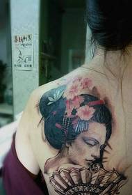 个性女孩后背一枚扇子花妓纹身图案