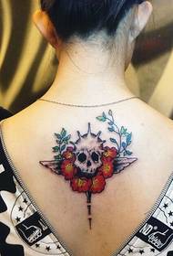 tatuaż czaszki 花环 个性 背