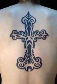 wzór tatuażu męski krzyż z tyłu