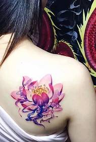 agwa nwata nwanyị Back agba lotus tattoo