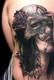 modello di tatuaggio ragazza fumatori maschera posteriore