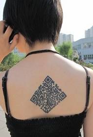 volta código QR tatuagem padrão