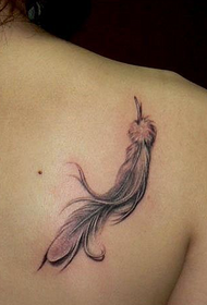 tatuaj din umăr spate feminin spate