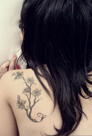 szépség vissza gyönyörű szilva tetoválás