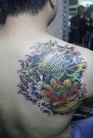 coprire una piccola parte del modello del tatuaggio del calamaro del loto