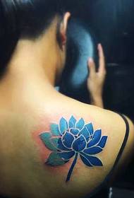 Herren Rücken blau Lotus Tattoo-Muster ist sehr interessant