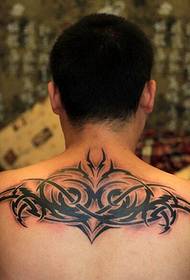 manlig rygg totem tatuering