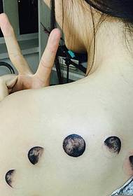 playful uzuri nyuma tattoo picha ni ya kipekee sana