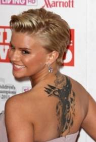 modello del tatuaggio posteriore dell'attrice