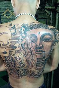 occupa tutta la parte posteriore del pentagramma Un tatuaggio totem