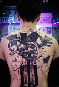 I-Creative Full-back ehlukile ye-totem tattoo isithombe