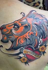 rygg färg dominerande stolt lejonhuvud tatuering mönster