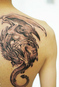 Мужское плечо классика классная черно-белая татуировка с изображением европейского и американского дракона