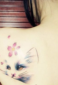 უკან ლამაზი kitten tattoo ნიმუში