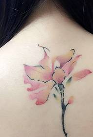 kembang teratai ing mburi gambar tato teratai sing seksi banget