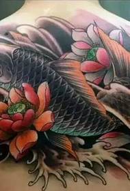 un modello di tatuaggio calamari di colore posteriore brillante