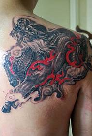 tillbaka dominerande eld enhörning tatuering
