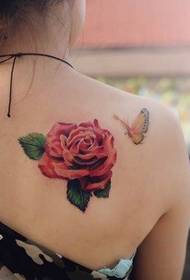 tatuaggio rosa di bellezza